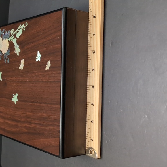 VGT,Wooden Lacquered Box With Mother of Pearl Inlay. - Picture 9 of 10